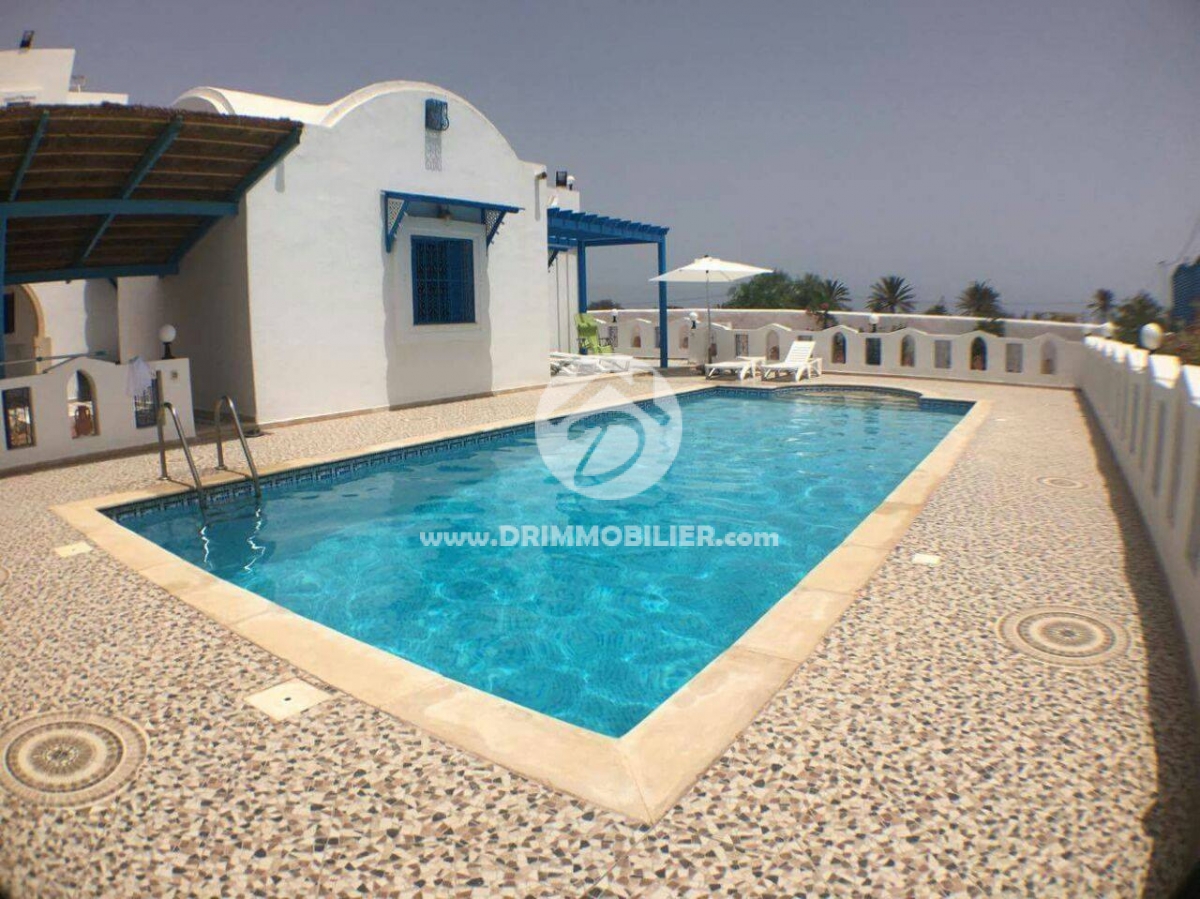 L 145 -                            بيع
                           Villa avec piscine Djerba